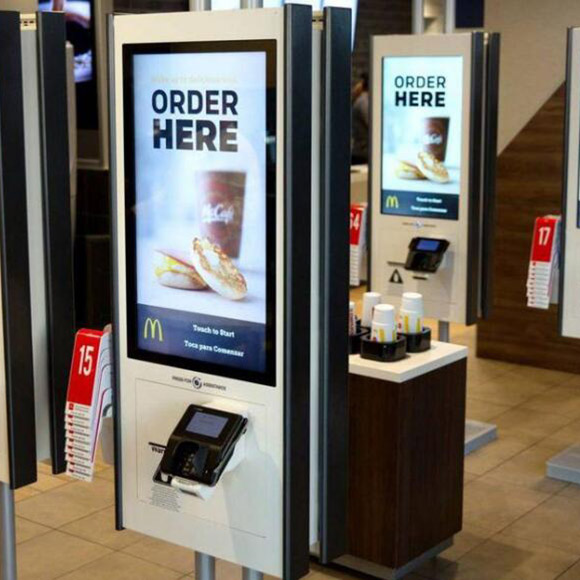 餐厅和咖啡馆里的自助服务终端